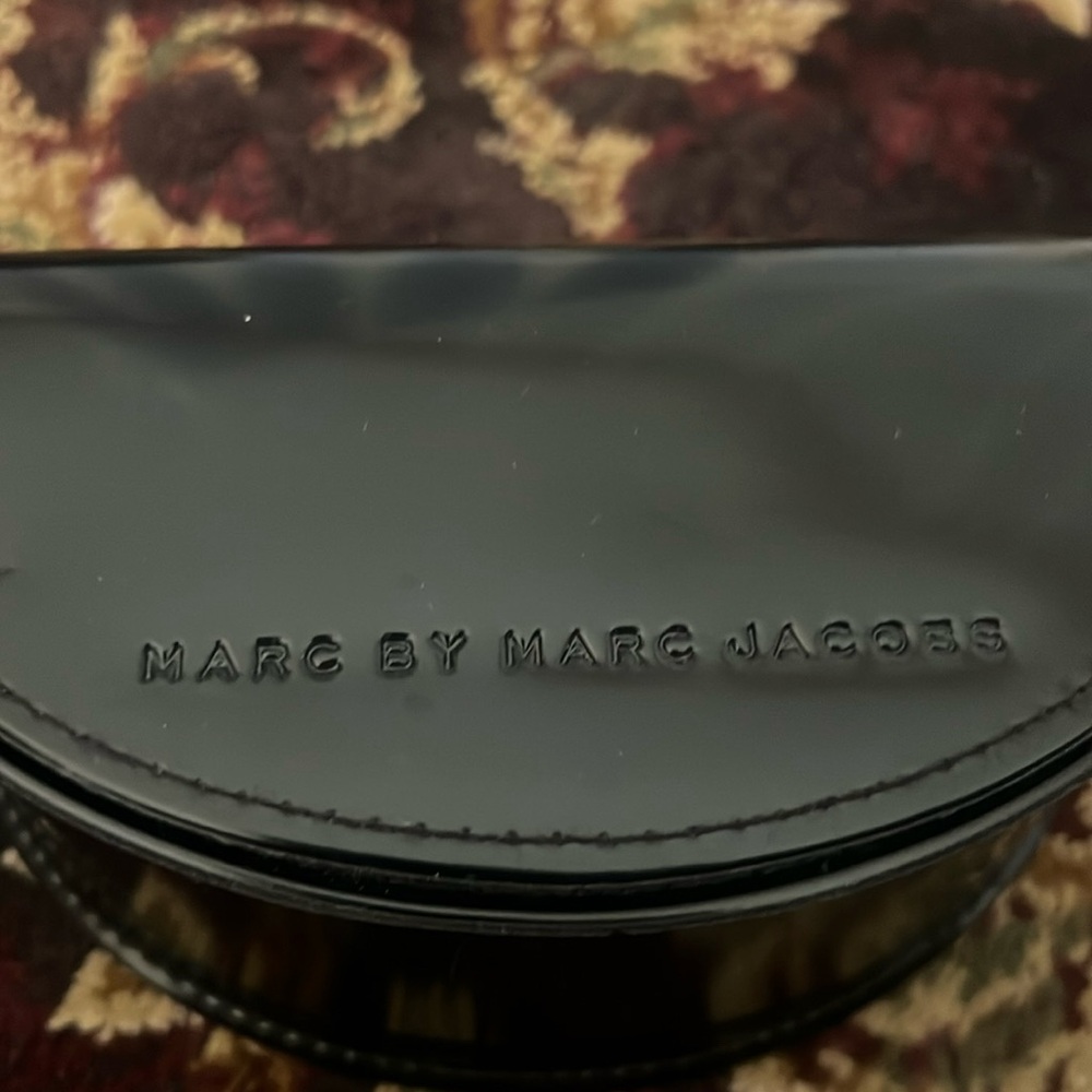 Marc Jacobs Shield Grab—Black monochrome sunglasses